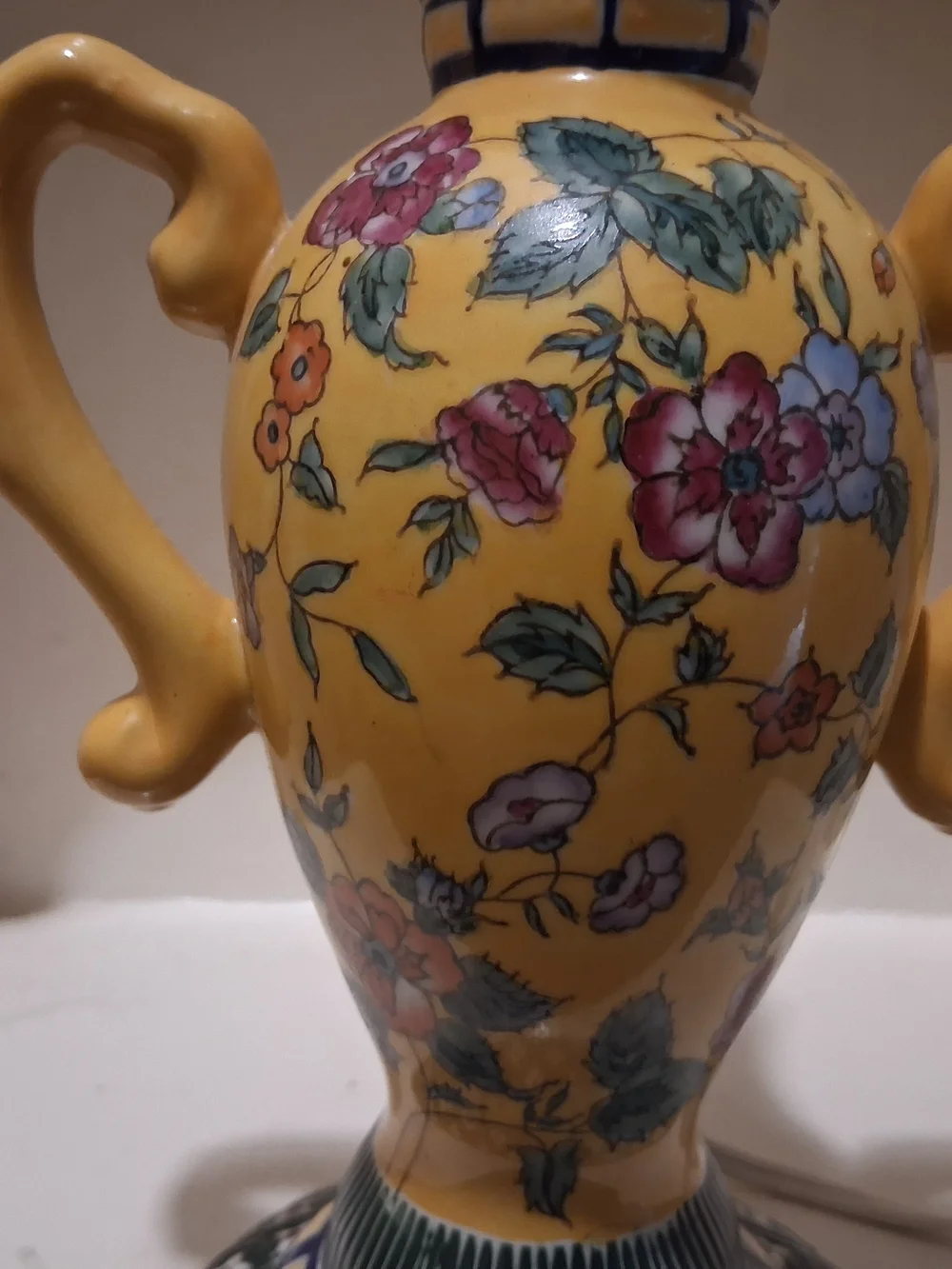 Vintage Chinese Vase/Urn Table Lamp